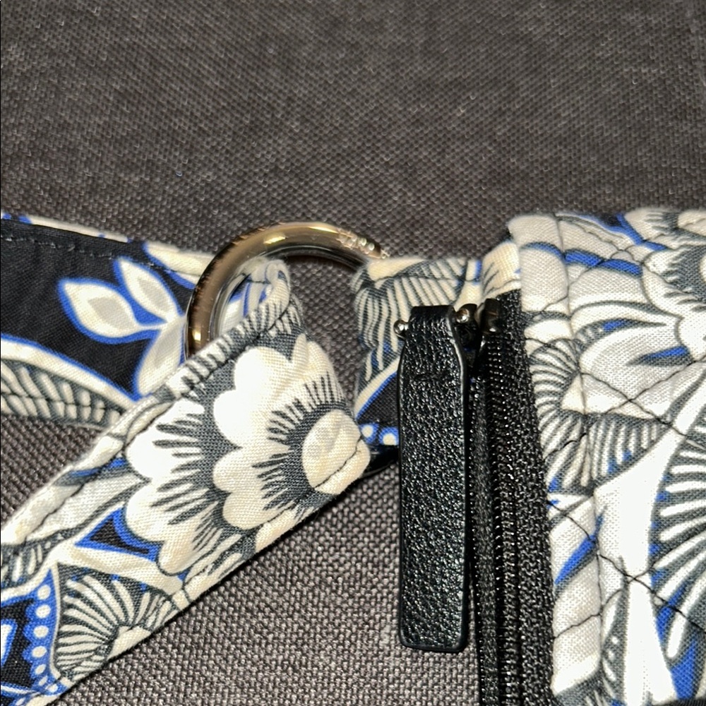 Vera Bradley Black and White Floral Tote in Excellent Condition ! - Picture 8 of 10